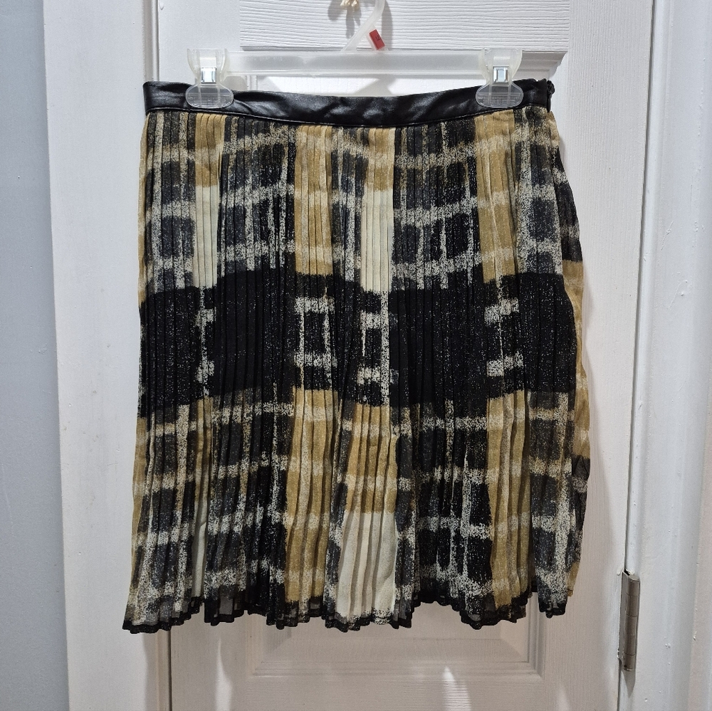 Forever 21 Skort With Undershorts black cream gold Leather Waist Band Size Large